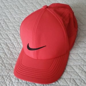Nike Aerobill Classic 99 Golf Hat L/XL Red